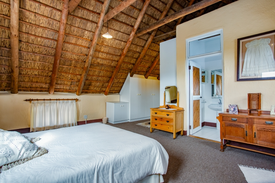 5 Bedroom Property for Sale in Uitsig Western Cape